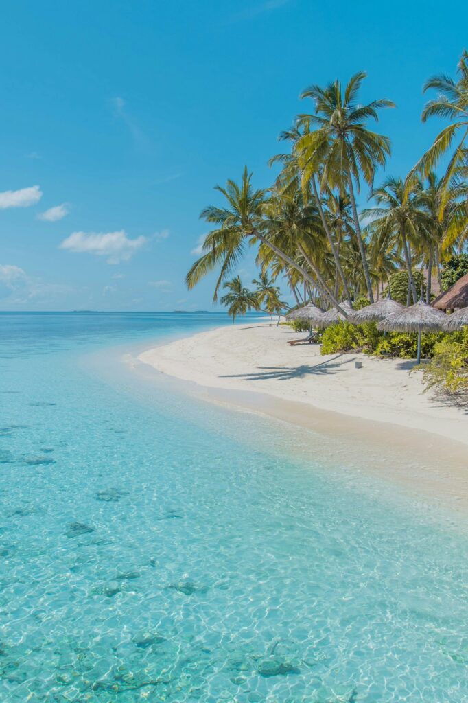 Maldivy: biely piesok, tyrkysové more a dokonalý pokoj