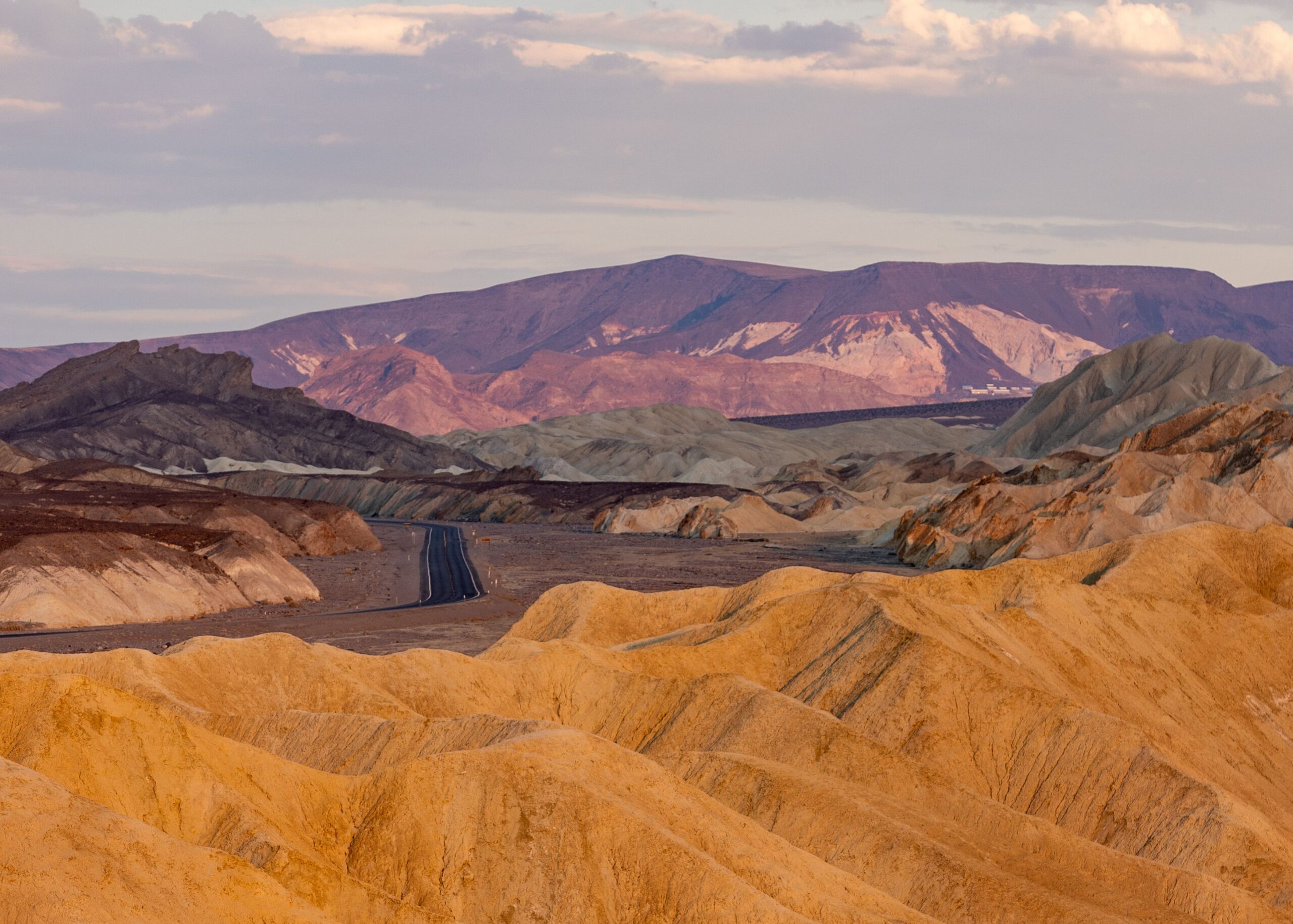 Farebná púštna krajina Death Valley National Park v Kalifornii
