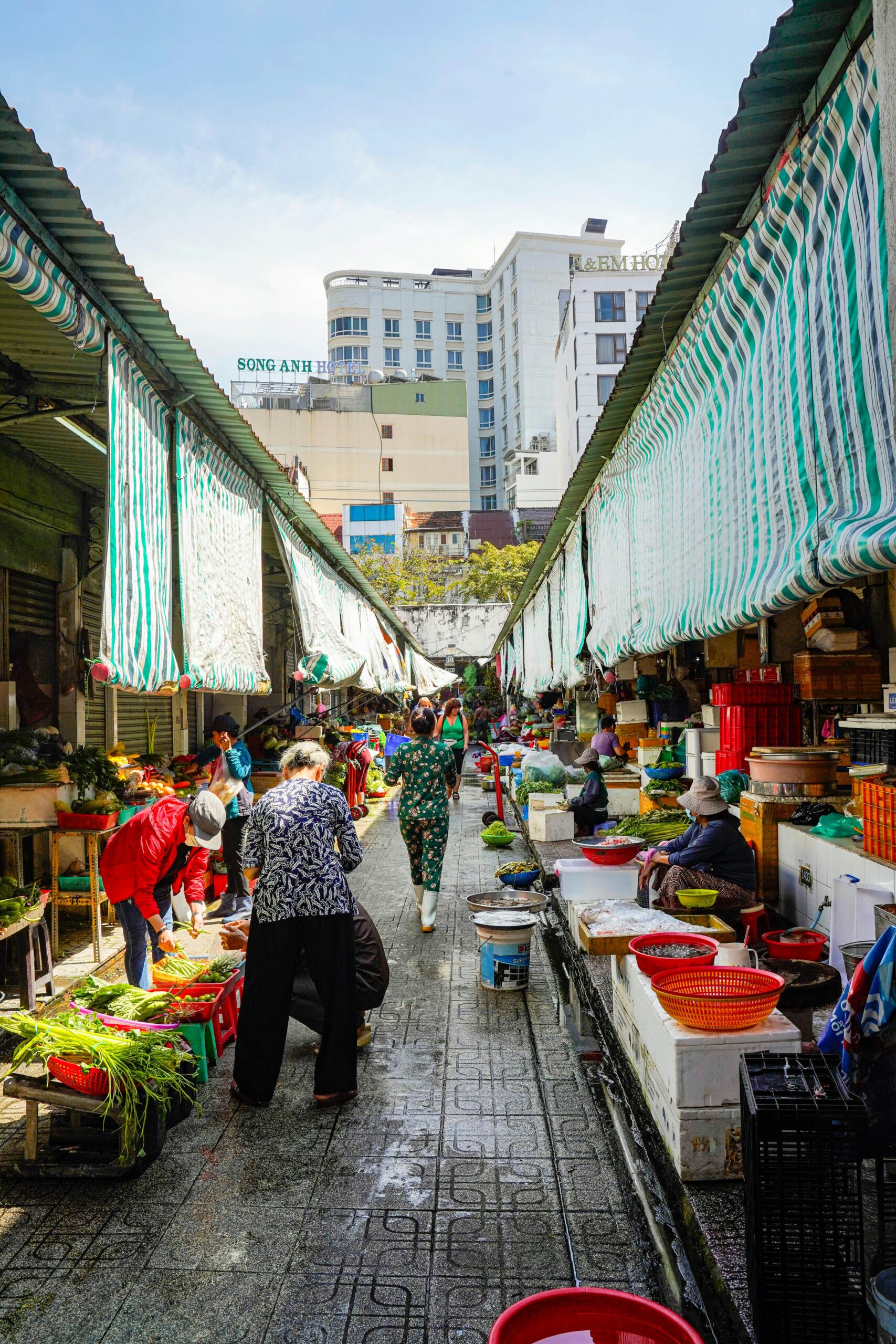 Rušná tržnica Ben Thanh Market v Hočiminovom Meste